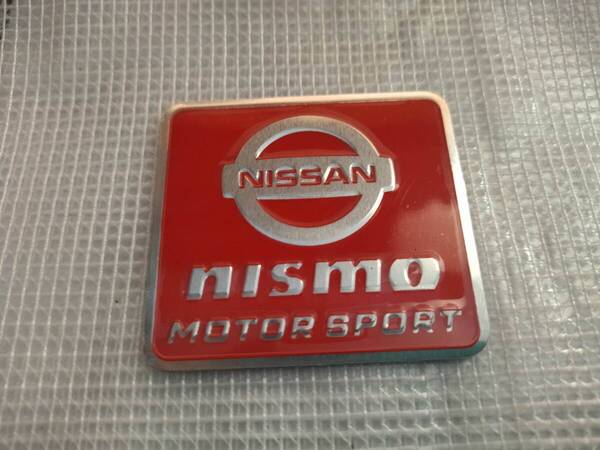 【ゆうパケット送料込】NISMO(ニスモ)エンブレムプレート レッド 縦5.5cm×横6㎝ 日産 ニッサン