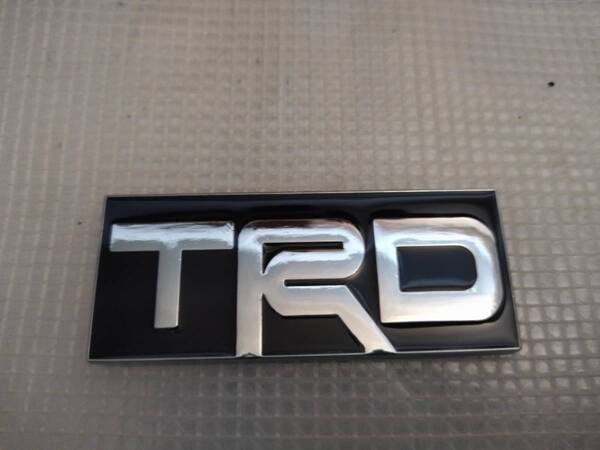 【ゆうパケット送料込】 TRD エンブレム 銀/黒/銀 横6.5cm×縦2.8cm ⑥ TOYOTA トヨタ ガズー