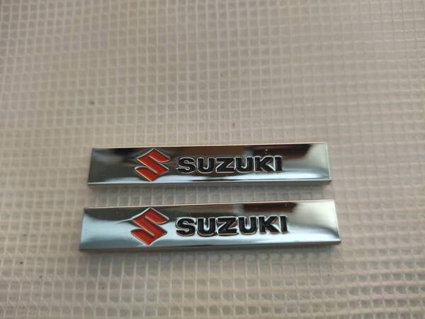 【ゆうパケット送料込】SUZUKI(スズキ) エンブレムプレート 縦1.0cm×横6.0cm×厚さ2mm 2枚組 ②