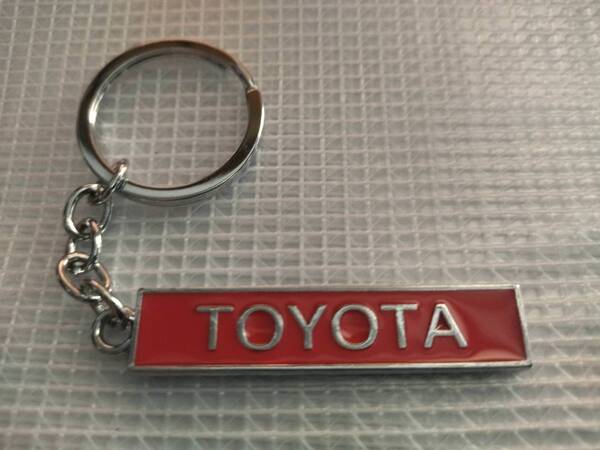 【ゆうパケット送料込】TOYOTA(トヨタ) キーホルダー レッド 横5.5cm×縦1.2cm ①
