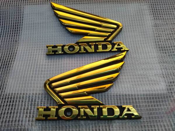 【ゆうパケット送料込】HONDA(ホンダ ウィング) 3Dエンブレム ゴールド 縦7cm×横9.5cm×厚4mm 左右2枚組 ⑦