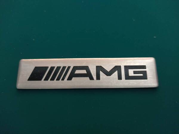 【ゆうパケット送料込】AMG エンブレムプレート シルバー 縦2cm×横9㎝ メルセデスベンツ