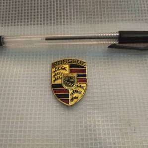 【ゆうパケット送料込】PORSCHE ミニエンブレム ゴールド 横2.9cm×縦3.8cm ① ポルシェ 911 718ケイマン ボクスター カイエン マカン