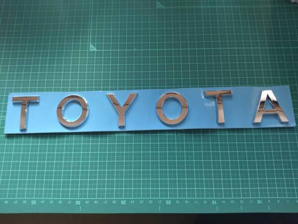 【ゆうパケット送料込】TOYOTA エンブレム メッキシルバー 横33cm×縦4cm×厚さ4mm ① ビッグサイズ トヨタ