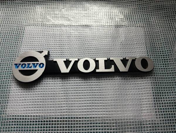 【ゆうパケット送料込】VOLVO(ボルボ) エンブレム 縦4cm×横16cm×厚4mm アルミ製 ②