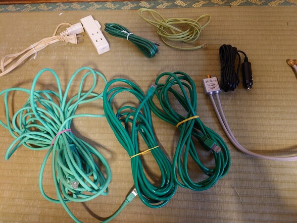 LANケーブル 3本セット 10m1本、 5m 2本。 他ケーブル類 CAT5 CAT6