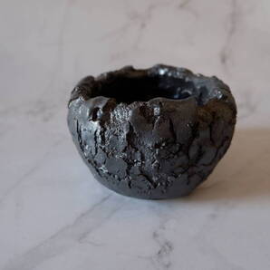 【陶房然庵】3号富士砂黒金彩裂紋鉢053 多肉植物 塊根植物 盆栽 植木鉢 作家鉢 やちむん 沖縄