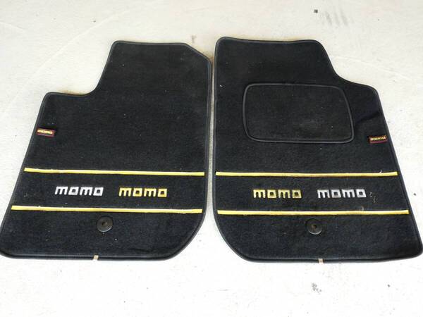 ★汎用 フロアマット MOMO フロント左右 2枚セット 運転席/助手席【中古/美品!】★