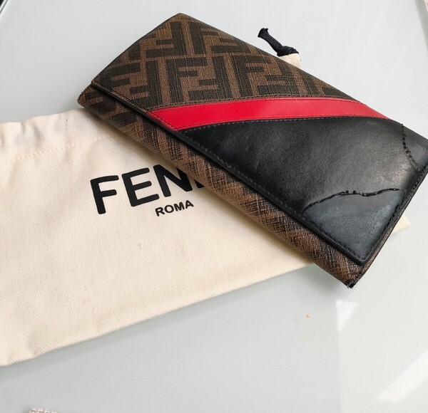 フェンディ ズッカ柄 長財布 二つ折り札入れ 小銭入れ PVC レザー FENDI ウォレット FFロゴ レッド ブラック 破れアリ