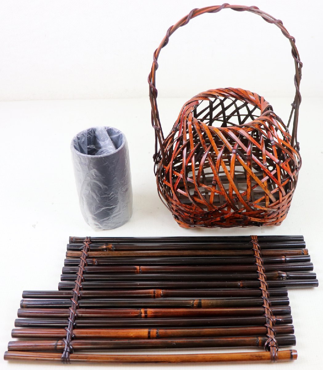 △て-195 竹製の花入れ おとし：銅 中古 良品 華道具 竹器置 竹