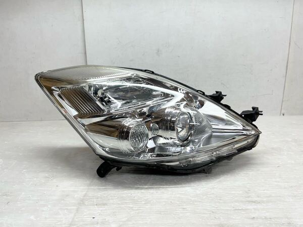 ★送料込★即決 アイシス ZGM10/ANM10 純正 ハロゲン 右 ヘッドライト ランプ KOITO 44-68 HCHR-647 4 81130-44331 トヨタ 送料無料 8489