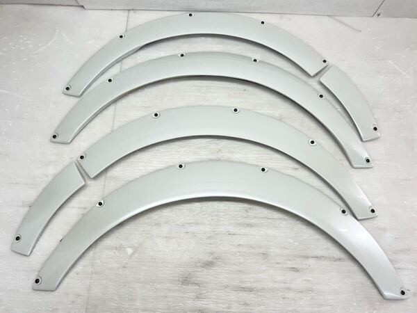 ★送料込★即決 メーカー不明 ハイエース 200系 社外 左右 前後 オーバーフェンダー ホワイトパール 070 送料無料 8529