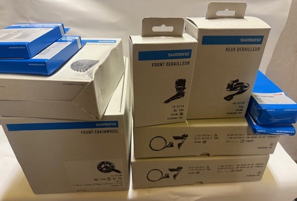 新品 シマノ 105Di2 R7170 グループセット 12速 箱入り BB、ローターなし