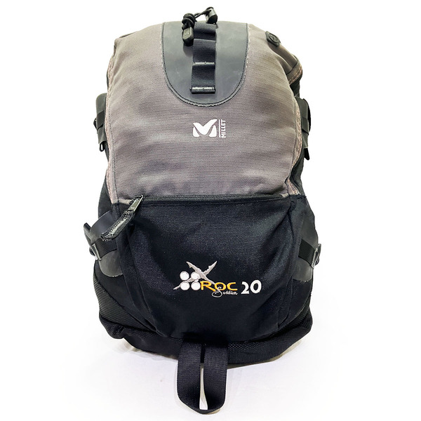 ミレー ロック20 バックパック ブラック グレー MILLET ROC20 正規品 リュック カジュアル タウンユース トラベル 旅行 アウトドア 黒