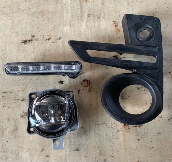 全国送料無料 ライズ ロッキー A200A A201A A202A A210A A200S A210S 左フォグランプ LED KOITO デイライト ベゼル