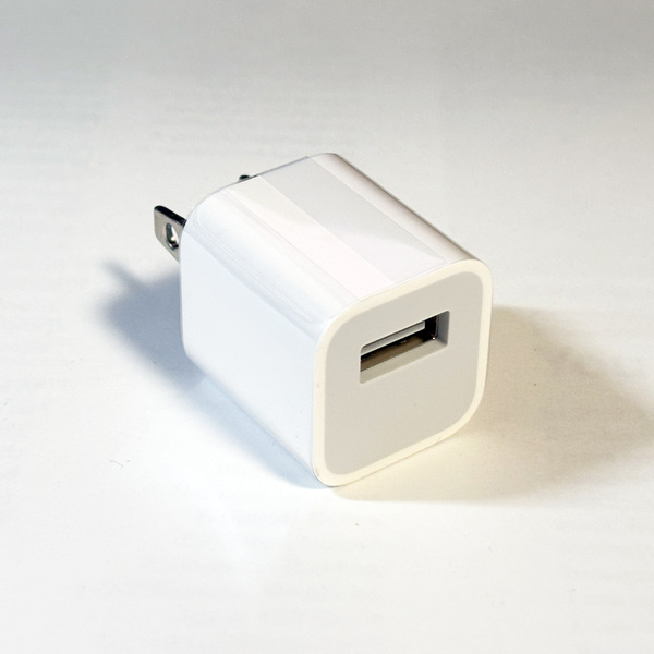 【即決/送料無料】新品 Apple 純正 USB 電源アダプタ 5W iPhone iPad iPod A1385 100-240V 海外旅行でも使用OK ACアダプター
