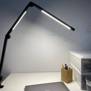 LEDを使用した目に優しい卓上スタンドライト