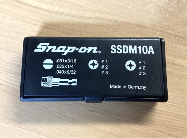 USA スナップオン SSDM10A 磁石付ビットホルダーとサービスでSDM222IRB+#2とSDM212Bービットの2個付きです 未使用 長期保管