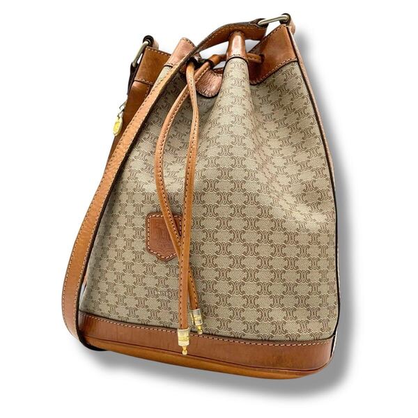 【美品】セリーヌ CELINE ショルダーバッグ 巾着型 マカダム柄 トリオンフ ブラウン 茶色系 斜め掛け 肩掛け