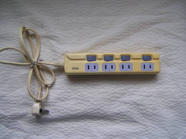 6061-2【480円+送料520円】《延長ケーブル 電源タップ》オーム電機製 電源スイッチ付 4口 15A 1500W 使用品