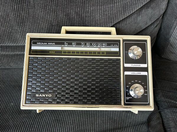 【美品】レトロ SANYO 昭和 卓上型ラジオ RL1140 正常に稼働品 昭和レトロ サンヨー