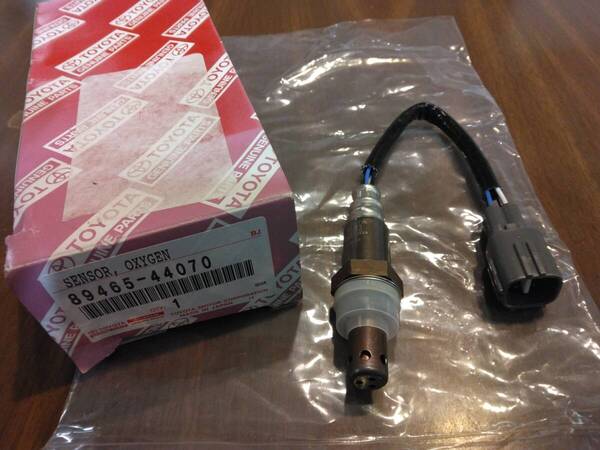 未使用 トヨタ純正 AZR60G ノア ヴォクシー O2センサー 89465-44070