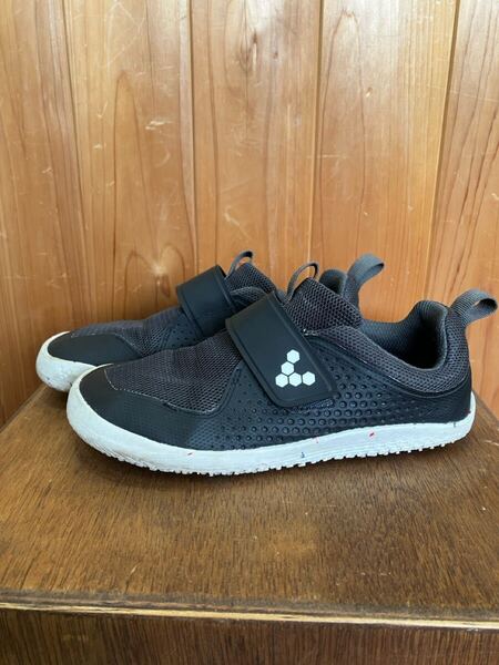 中古 VIVOBAREFOOT ビボベアフット プライマススポーツ キッズ サイズ33