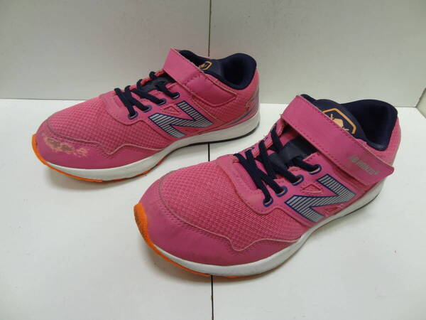 全国送料無料 ニューバランス NEW BALANCE HANZO V 子供靴 キッズ 女の子 ピンク色ランニングスニーカーシューズ 21.5cm