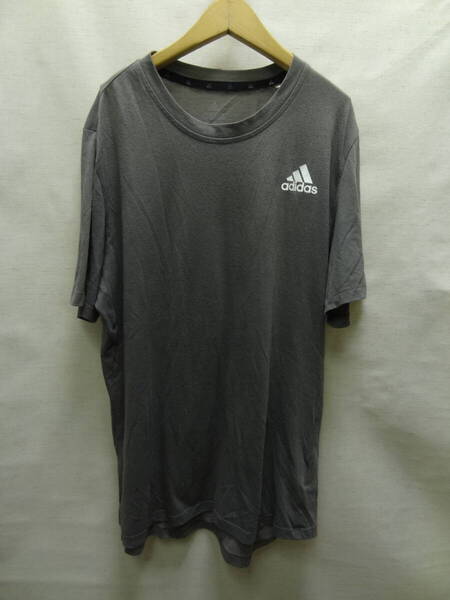 全国送料無料 アディダス adidas AEROREDY メンズ 左胸ワンポイントロゴプリント 半袖 グレー色 Tシャツ XL(O)