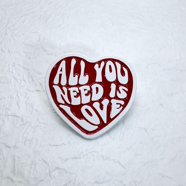 【ピンバッジ】ビートルズ All You Need Is Love 赤色
