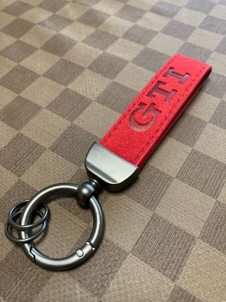 VW フォルクスワーゲン Volkswagen キーホルダー キーリング カラビナ GTI レッド ゴルフ ポロ スエードレザー おしゃれ アクセサリー
