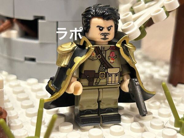 レゴ互換【新作】ソビエト軍将校 ブラックコート 拳銃、台座付 ソ連軍 二次大戦 ミニフィグ LEGO互換