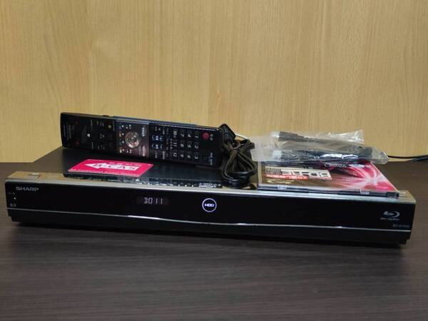 シャープ/SHARP/AQUOS BD-W1600 ★ HDD/BDレコーダー★ HDD 1TB ★リモコン付★2番組同時録画、3D対応機 ★ 動作保証 2014年製 7731