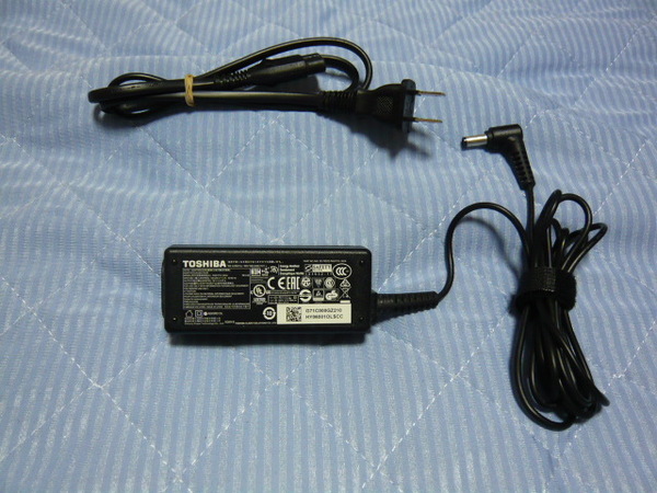 東芝 ACアダプタ 19V-2.37A(PA5177U-1ACA)外径5.5mm・内径2.5mm★中古品★送料無料・匿名配送★