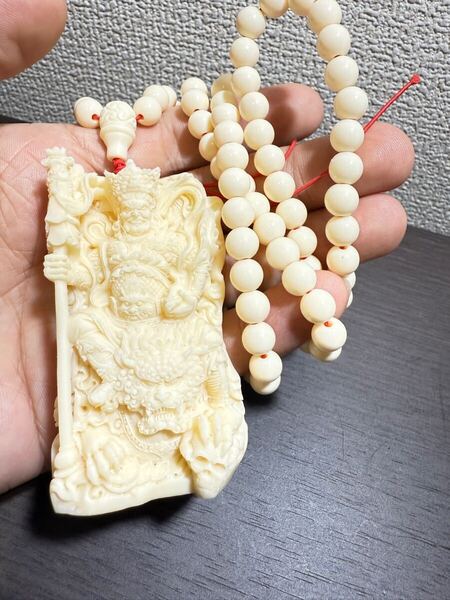 新品 象牙果彫り 不動明王根付 掛け物 細工彫り お守り 縁起物 金財運 送料無料