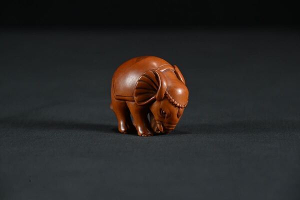 【骨董品】ぞう 根付 Netsuke 精密 彫刻 超絶技巧 彫塑 提げもの 提物 形彫 提げ物 置物 天然素材