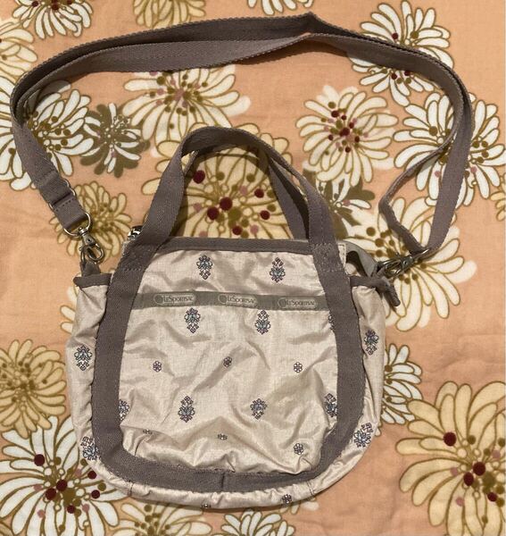 再↓人気★LeSportsacレスポートサック★SMALL JENNI 8056 J021 EMERY エンブロイダリー ミニショルダーバッグ 2WAY 刺繍 百貨店購入