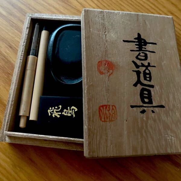 送料無料 中古 古道具 ミニチュア 木箱入り書道具 書道セット 硯 墨 筆 携帯 習字 アンティーク 天然石 すずり