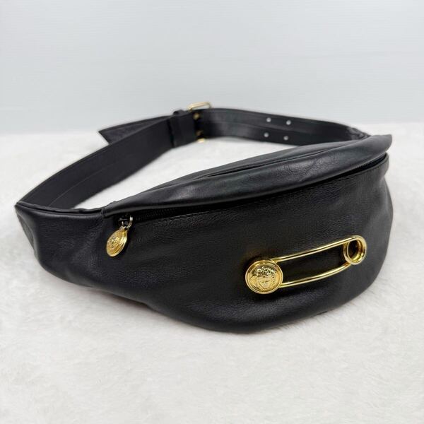 【極美品】VERSACE ヴェルサーチ ウエストバッグ ウエストポーチ ボディバッグ メデューサ レザー ゴールド金具 ブラック 黒 レアデザイン