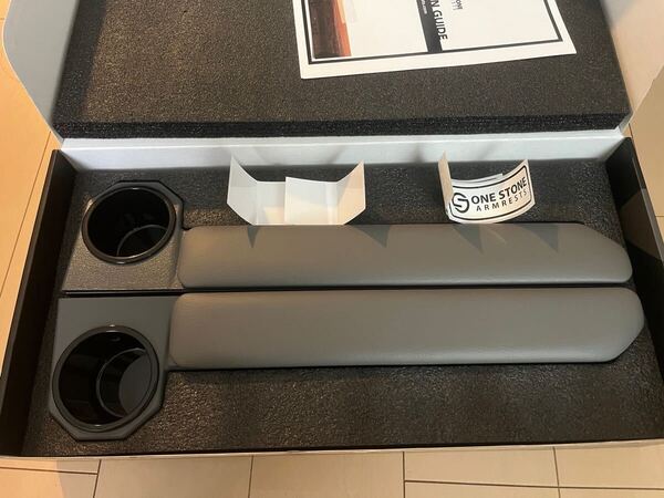 新品未使用 One Stone Armrests フロント アームレスト グレー ワンストーン ランクル70 ランドクルーザー70