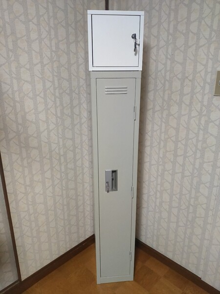 ガンロッカー 警視庁規格 KSK CS型 スコープ装着収納可 閂 かんぬき 型 プラス950円で写真の 装弾ロッカー をお付けいたします。