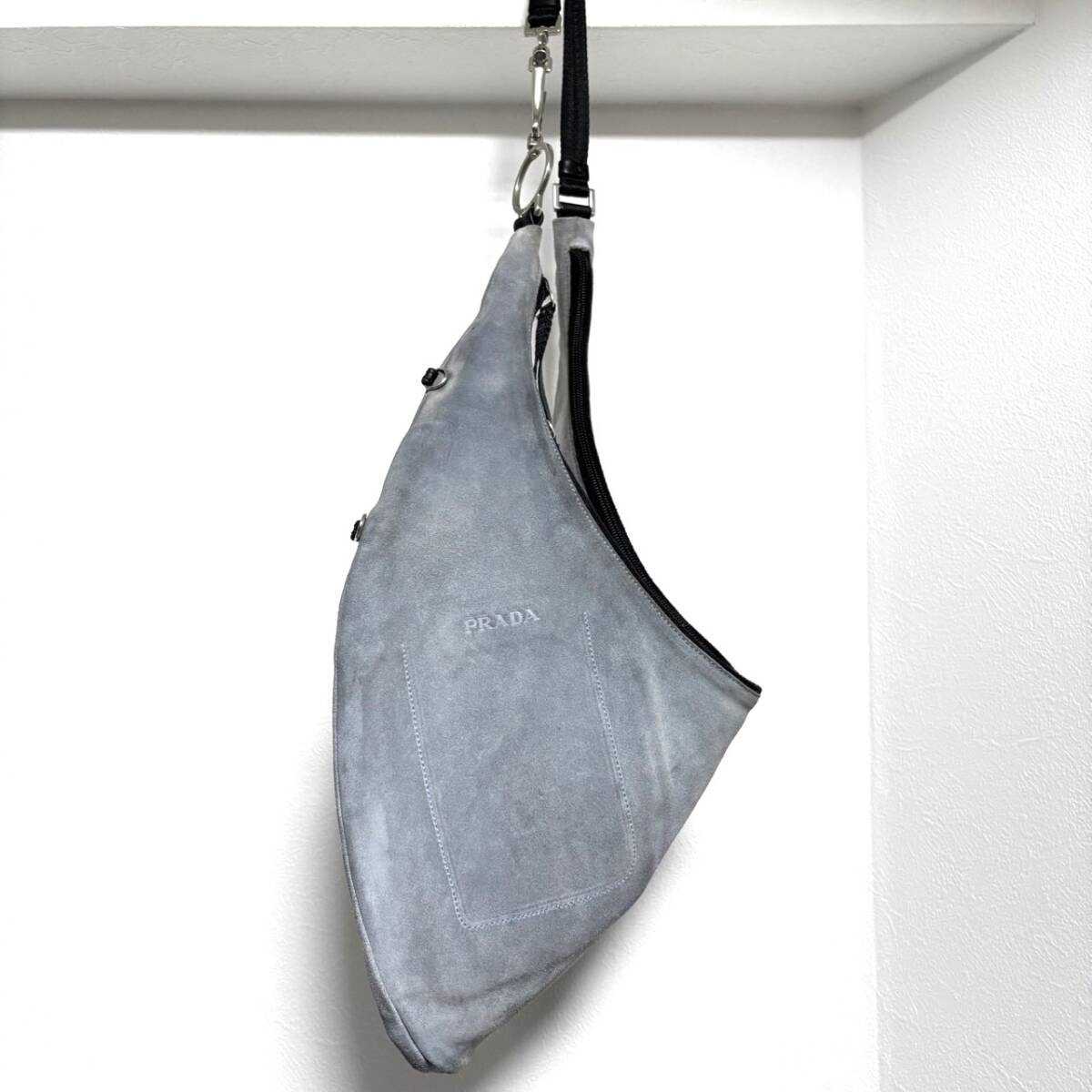 PRADA ボストンバッグ 大容量 パンチング×スエード ホワイト/グレー PRADA 【9/4-9/7 LYP会員+P10倍】プラダ ボストンバッグ