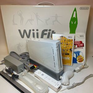 Nintendo 任天堂 Wii本体+ソフト3本(Wii fit、Wii Music、カラオケJOYSOUND Wii DX)