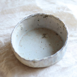 【新品未使用】手作り陶器ボウル 白と青のグラデーション 取り皿 陶芸 陶磁器