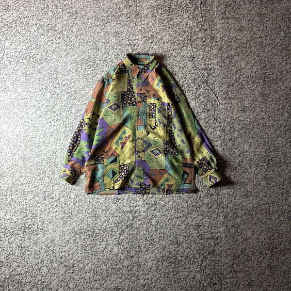 【90sオールド】幾何学模様 総柄 アート 昭和レトロ L/Sシルクシャツ Lサイズ 古着 長袖シャツ ヴィンテージ