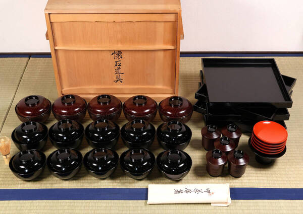 良好 懐石道具一式 木製漆器 各種椀揃い 引き盃 盃台 折敷 四方膳 御茶席箸 欅地 蒔絵 伝統工芸品 /検/ 輪島 能登 加賀 山中 京都 CM183