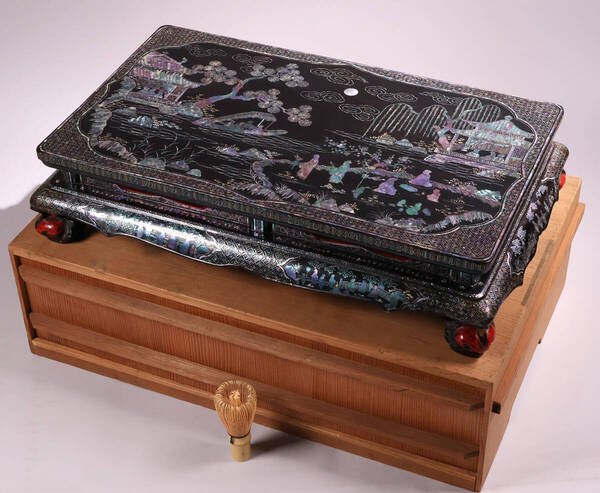 時代唐物 青貝螺鈿細工 楼閣人物図 平卓 花台 香炉台 幅58cm 長方卓 木製 黒塗 漆塗 漆芸【MA624】