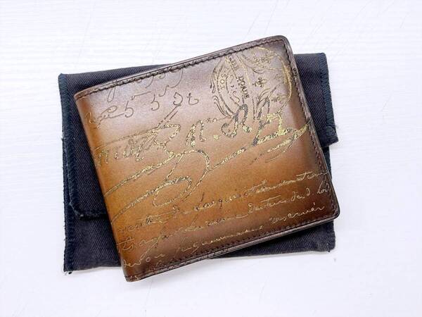 美品 Berluti ベルルッティ カリグラフィ スクリットレザー マコレ 二つ折り財布 小銭入れ無 札入れ