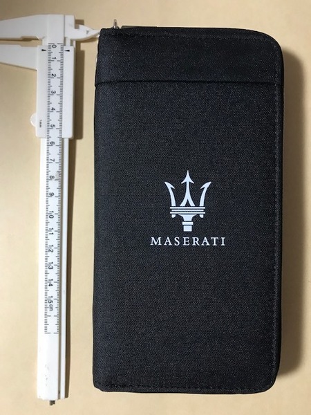 日本全国送料サービス!さり気なくマセラティ MASERATIロゴ 布タイプ財布 ギブリ レヴァンテ グランツーリズモ MC20 クワトロポルテ