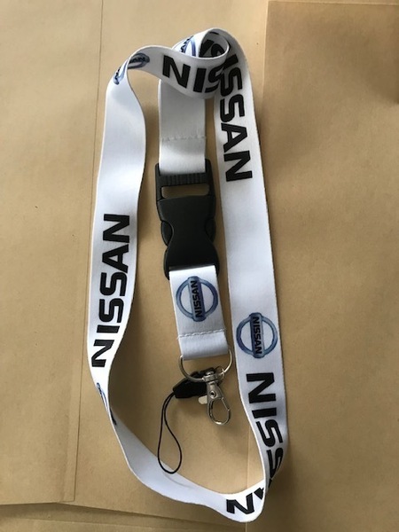 オフ会の必需品?NISSAN 日産ロゴ白 ネックストラップ 送料サービス スカイライン フェアレディ ブルーバード エルグランド セレナ